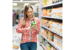 Image Woman shopping.